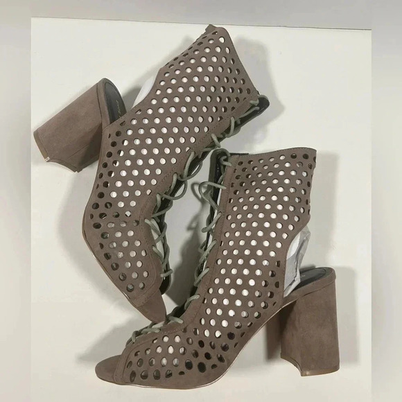 NIB!Shoe Shoe Republic LA-Suede Perforated-Lace UpPeep toe heel booties Size 9 - Picture 2 of 13